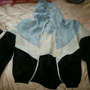A jacket/ windbreaker